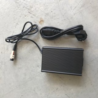 Ladegerät für Lithium-Ionen Akku 48V 3Ah 20.0R - 24.0R - MX-10 ab 2017